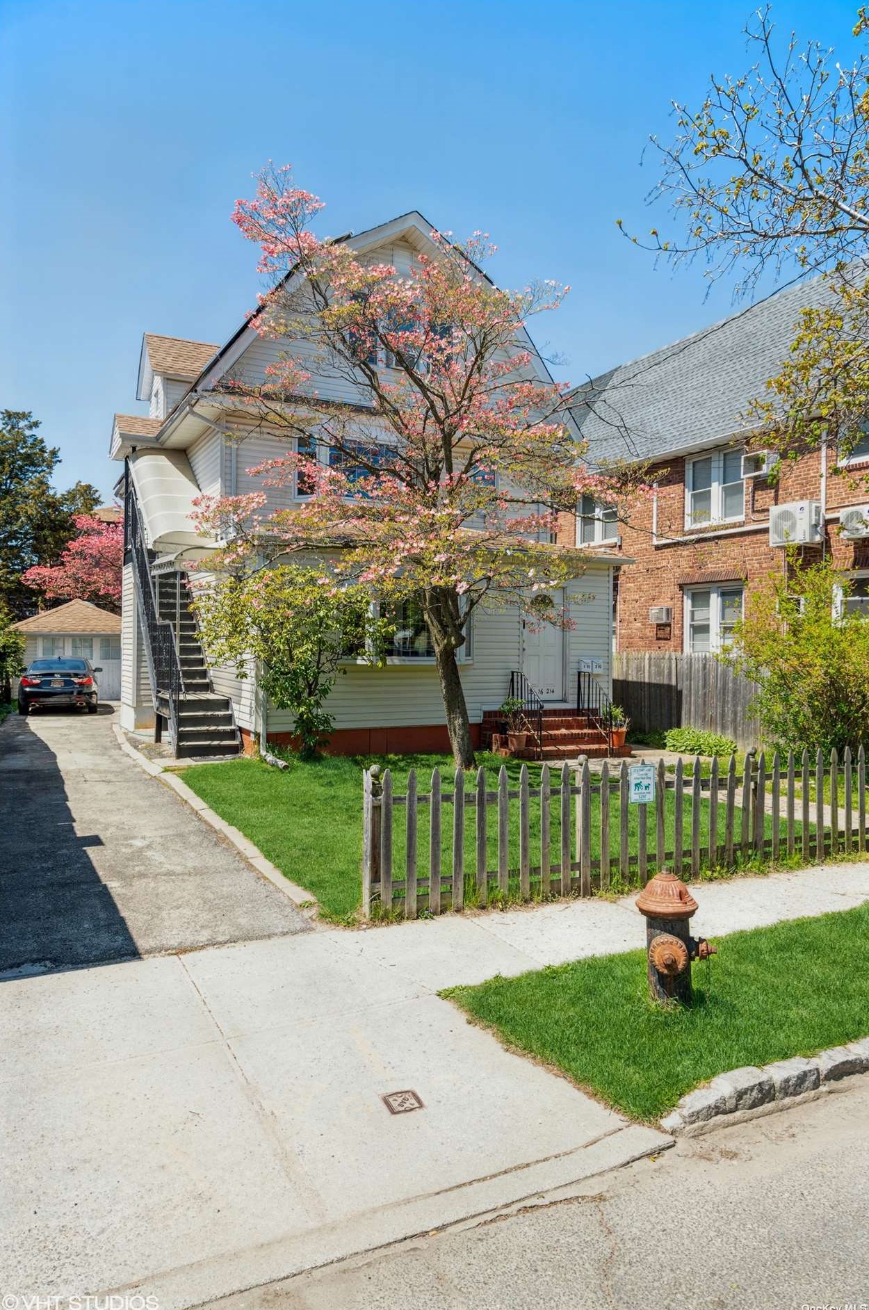 39-16 214th Pl, Flushing, NY 11361-2625
