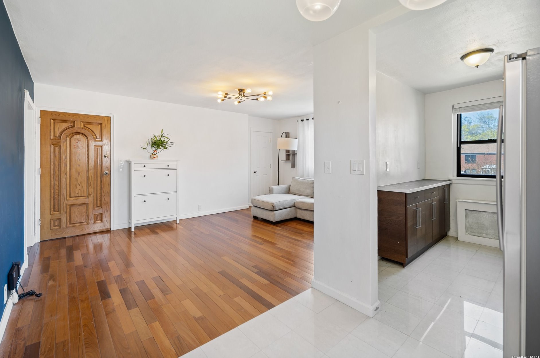 19646 67th Ave, Flushing, NY 11365-3943