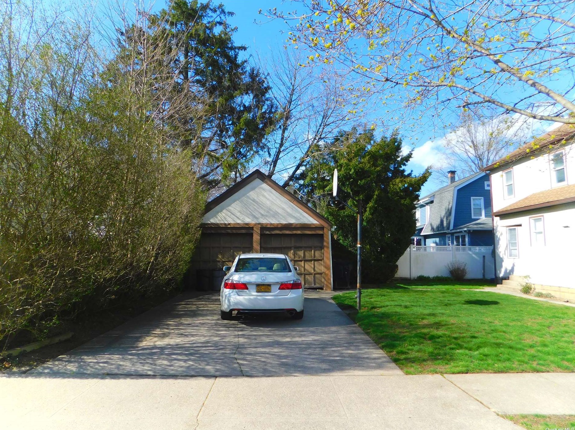 1870 Longfellow St, North Baldwin, NY 11510-2336
