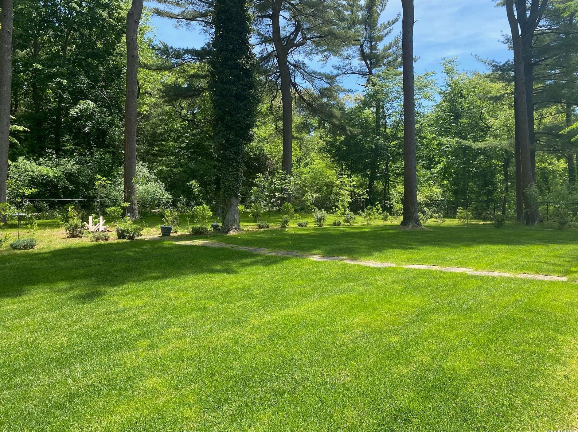9 Wessel Ln, Gordon Heights NY  11763-3510 exterior