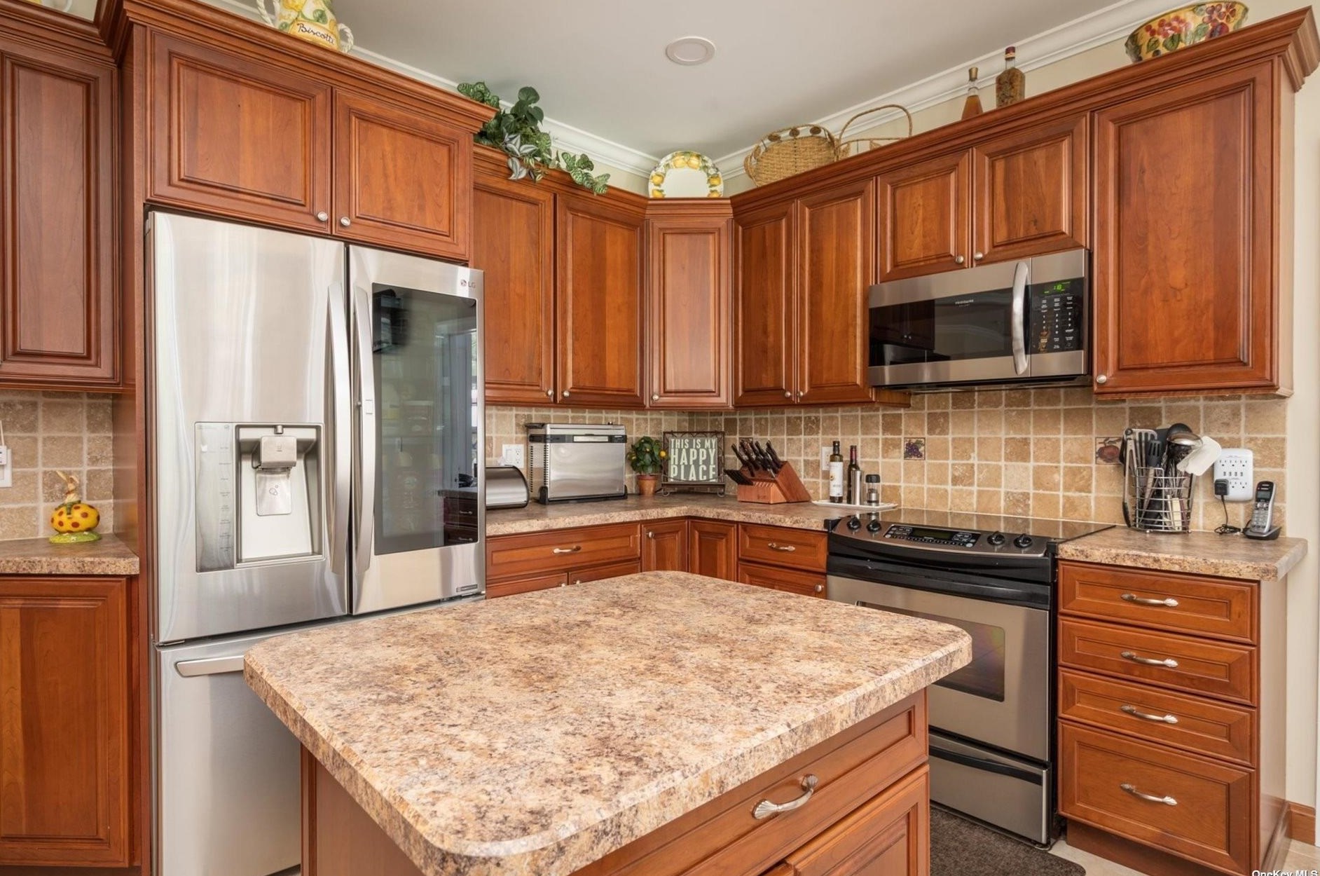 9 Wessel Ln, Gordon Heights NY  11763-3510 exterior