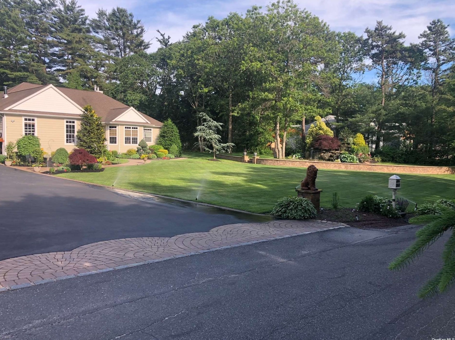 9 Wessel Ln, Gordon Heights NY  11763-3510 exterior