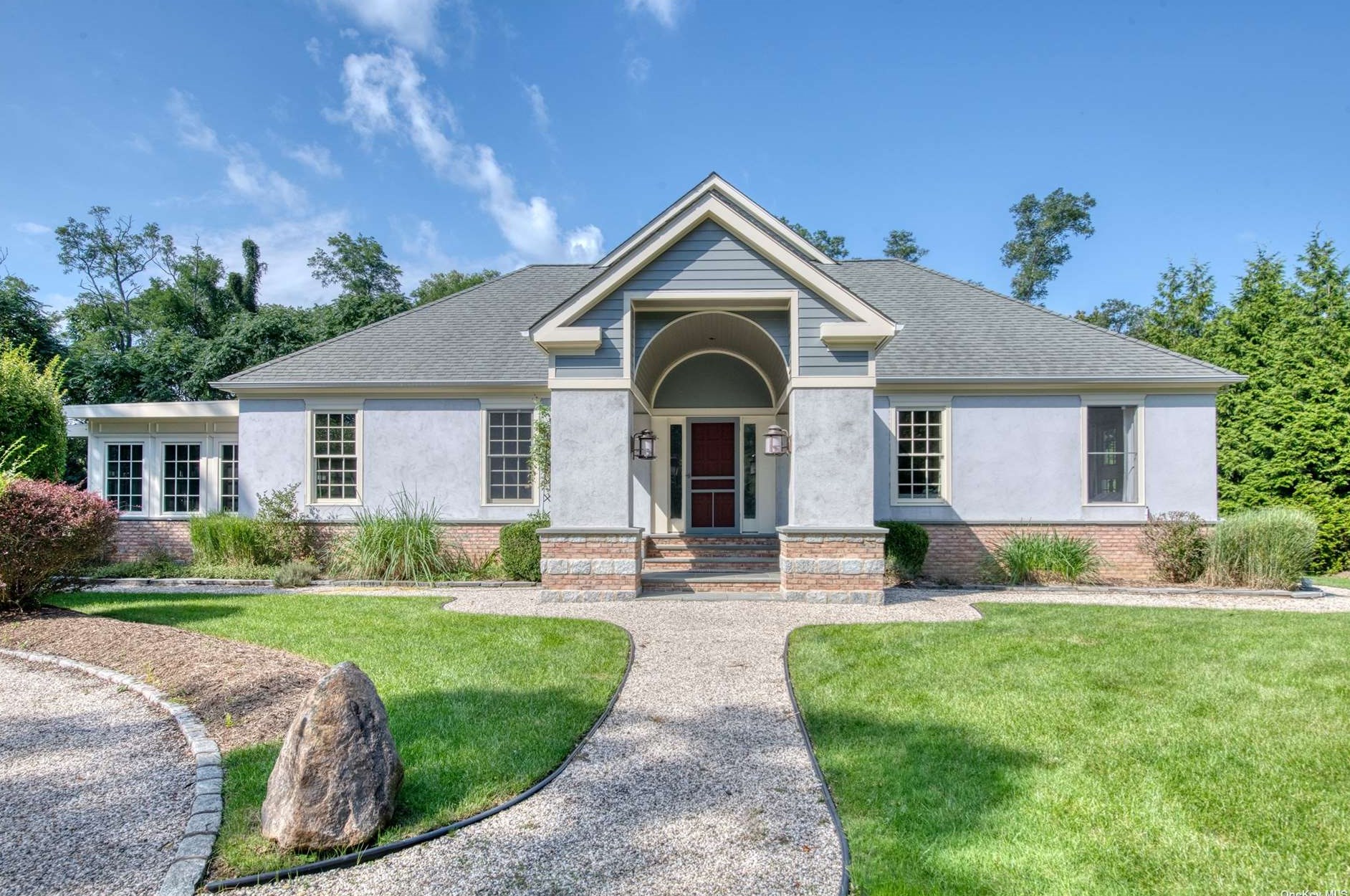 11003 Main Rd, East Marion, NY 11939