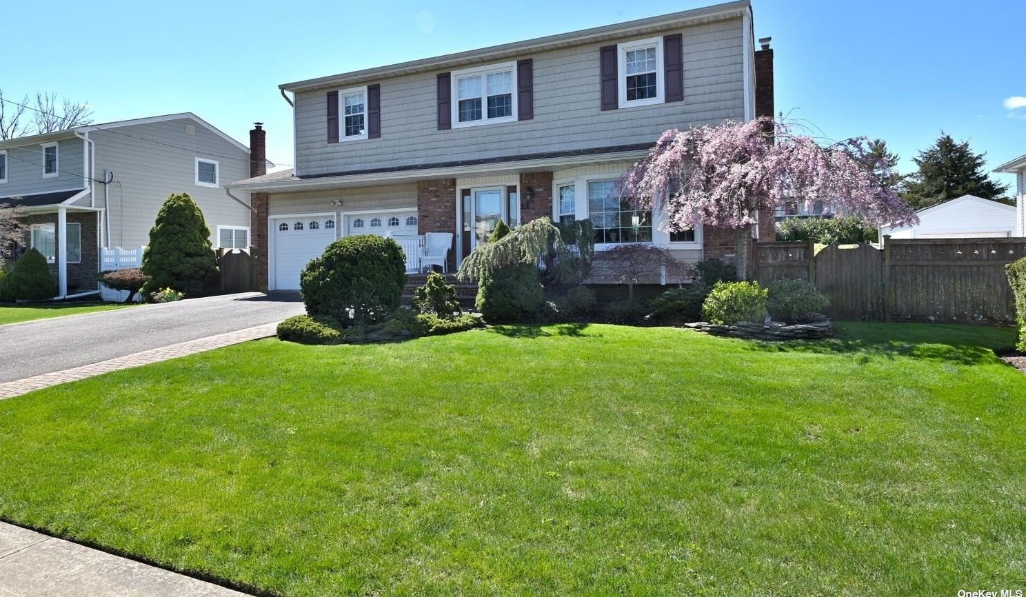 18 Baldwin Pl, East Massapequa, NY 11758-5524