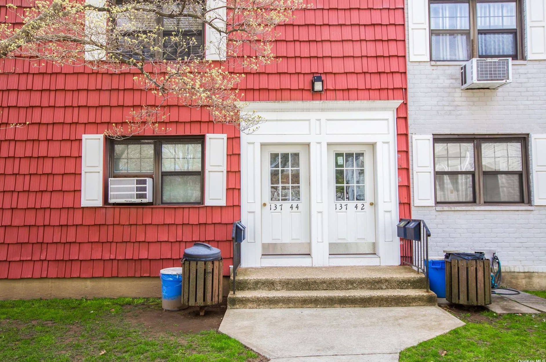 137-44 68th Dr, Flushing, NY 11367-3150