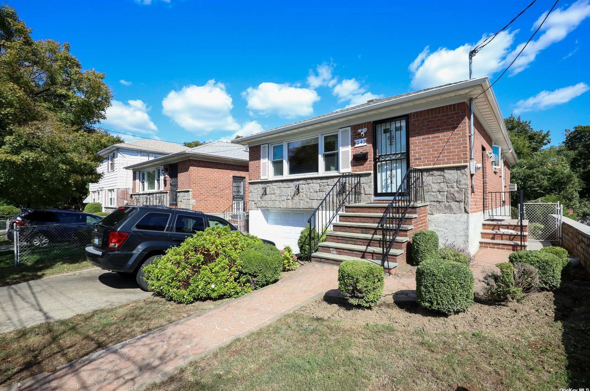 12-43 147th St, Flushing, NY 11357-1712