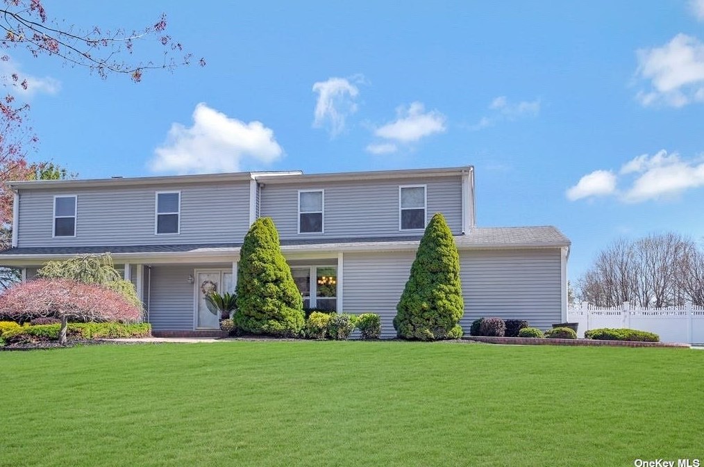 1 Kendra Sea Ct, Panamoka, NY 11961-3105