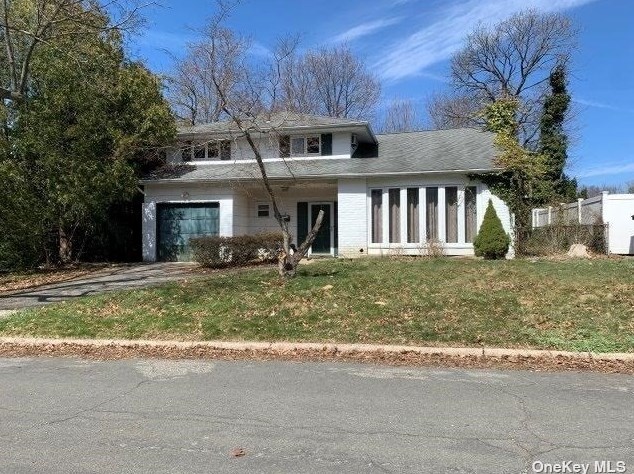 3 Roxanne Ct, Huntington Station, NY 11746