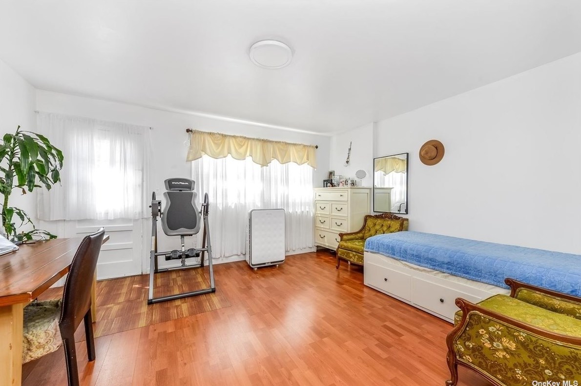 47-18 210th St, Flushing, NY 11361-2446