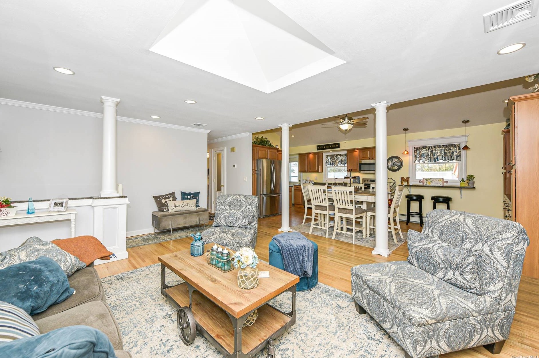 29 Florence Ave, Smithtown, NY 11787-5724