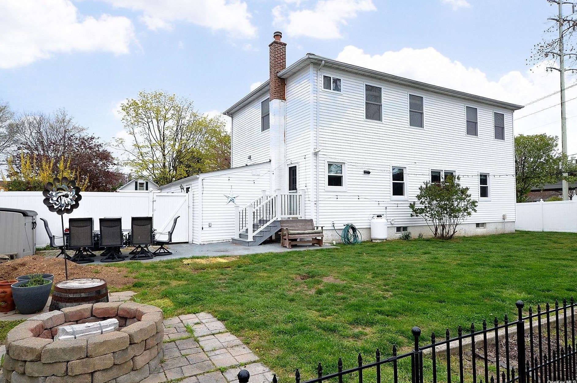 15 N Indiana Ave, North Lindenhurst, NY 11757