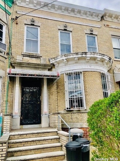 41-26 Ithaca St, Flushing, NY 11373-1402