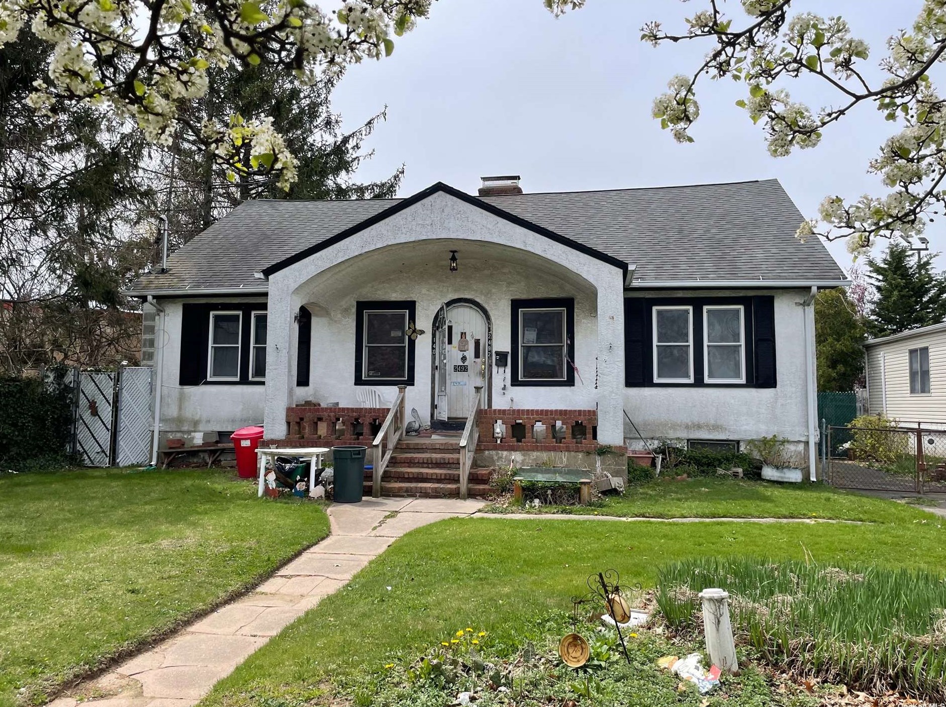 2492 Central Pkwy, North Merrick, NY 11566-4110