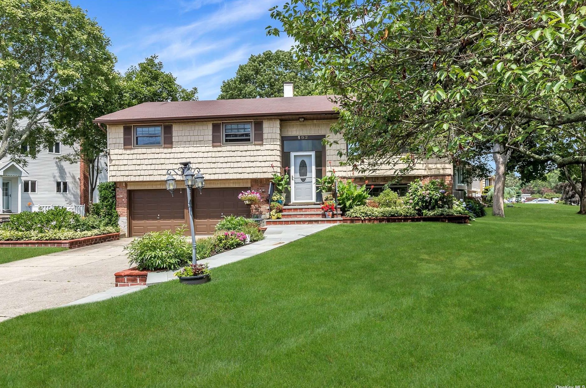 99 Claridge Ln, East Islip, NY 11730-3505
