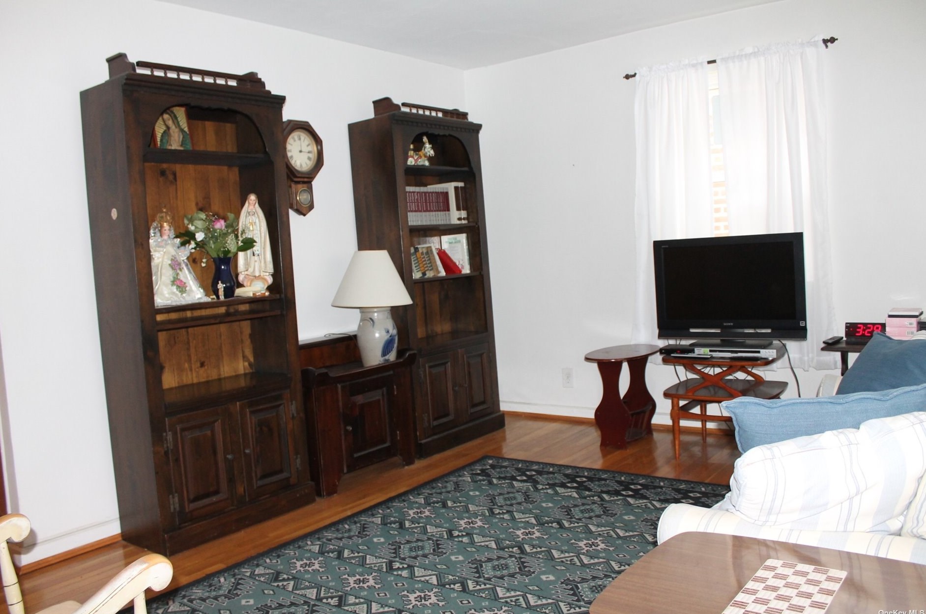 60-55 84th St, Flushing, NY 11379-1605