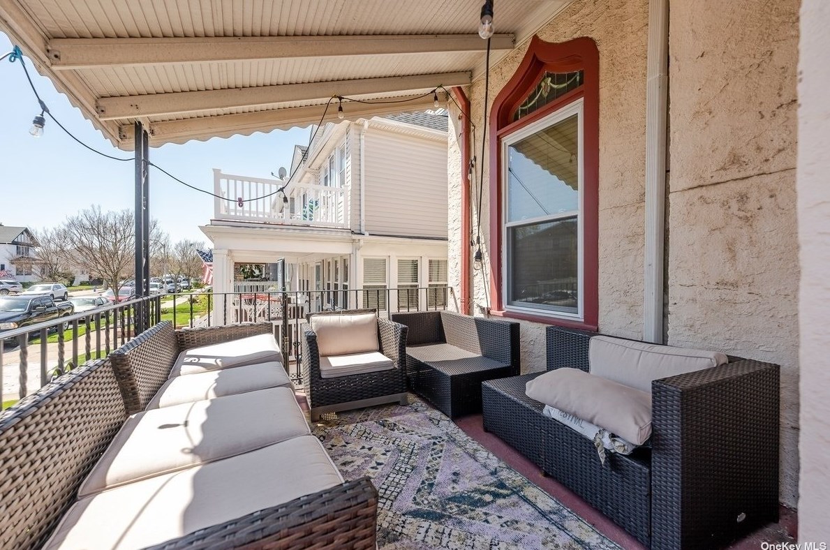 321 Walnut St, East Atlantic Beach, NY 11561-3618