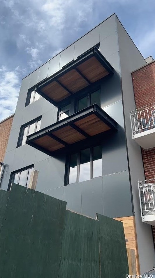 56-15 Van Cleef St, Flushing, NY 11368-3908