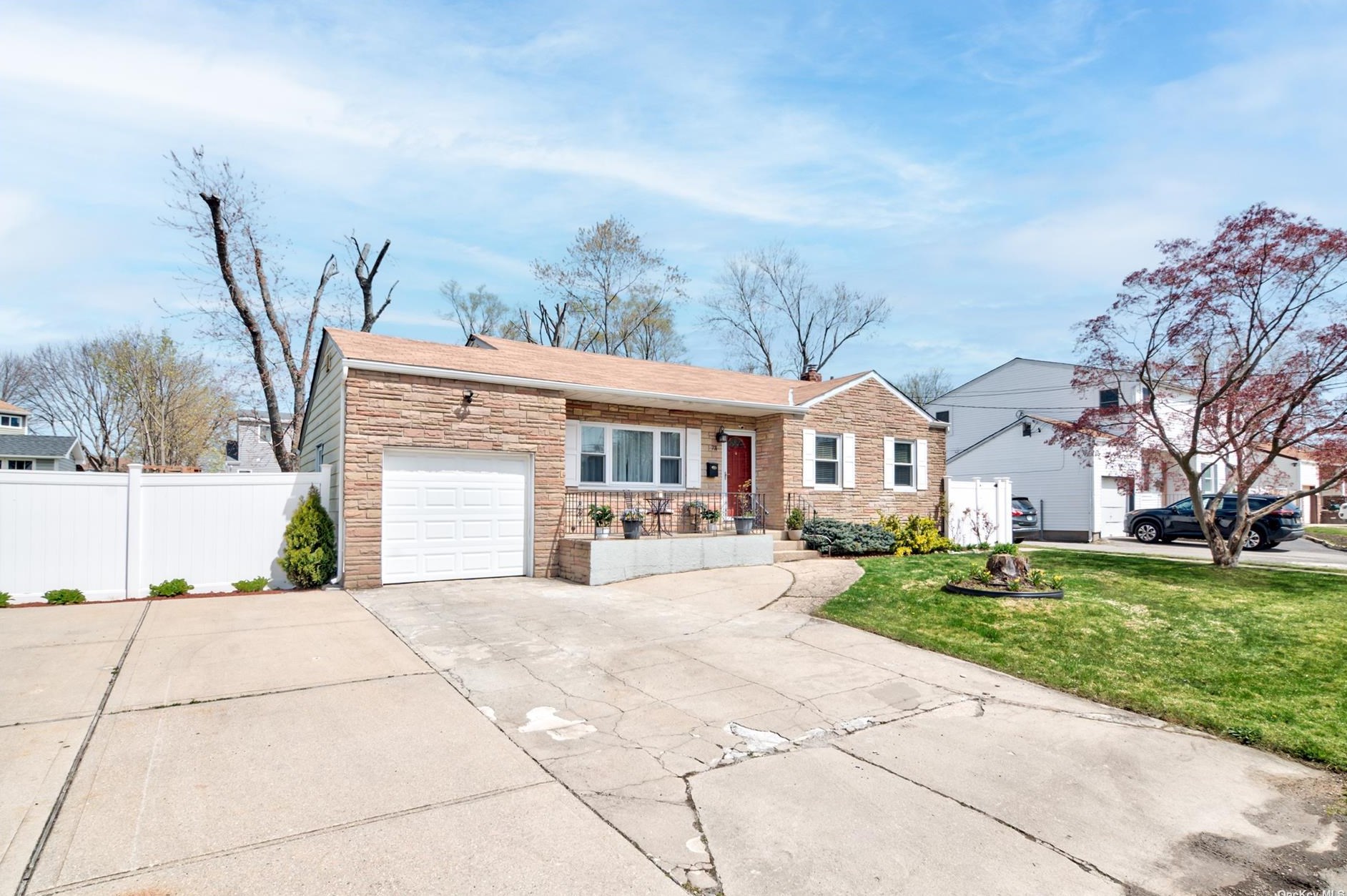 73 Wilson St, Pine Air, NY 11717-2233
