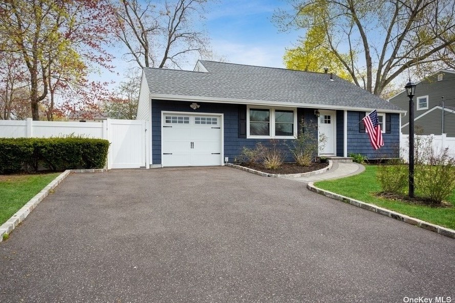 30 Huron St, Prt Jefferson Station, NY 11776-4312