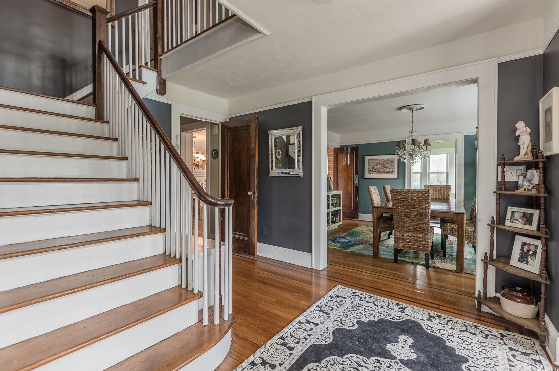 74 W Islip Rd, West Islip, NY 11795