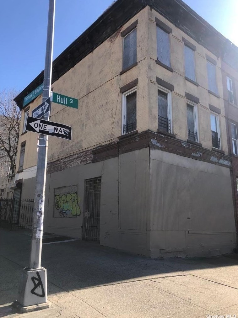 70 Hull St, Brooklyn NY  11233-2617 exterior