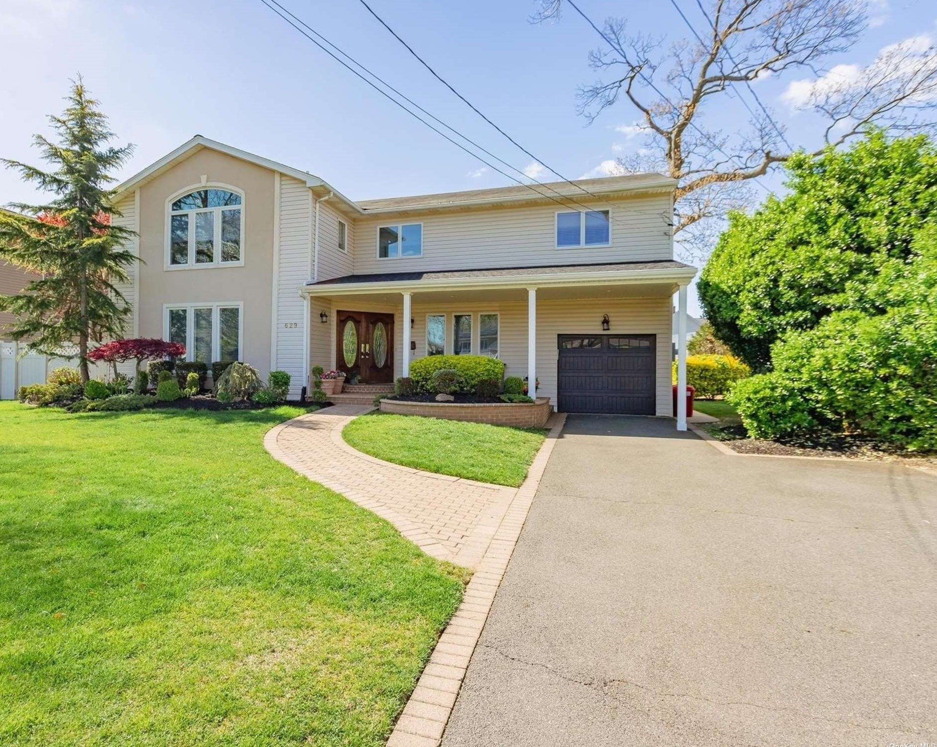 629 Waterview Rd, Rockville Centre, NY 11572-1021