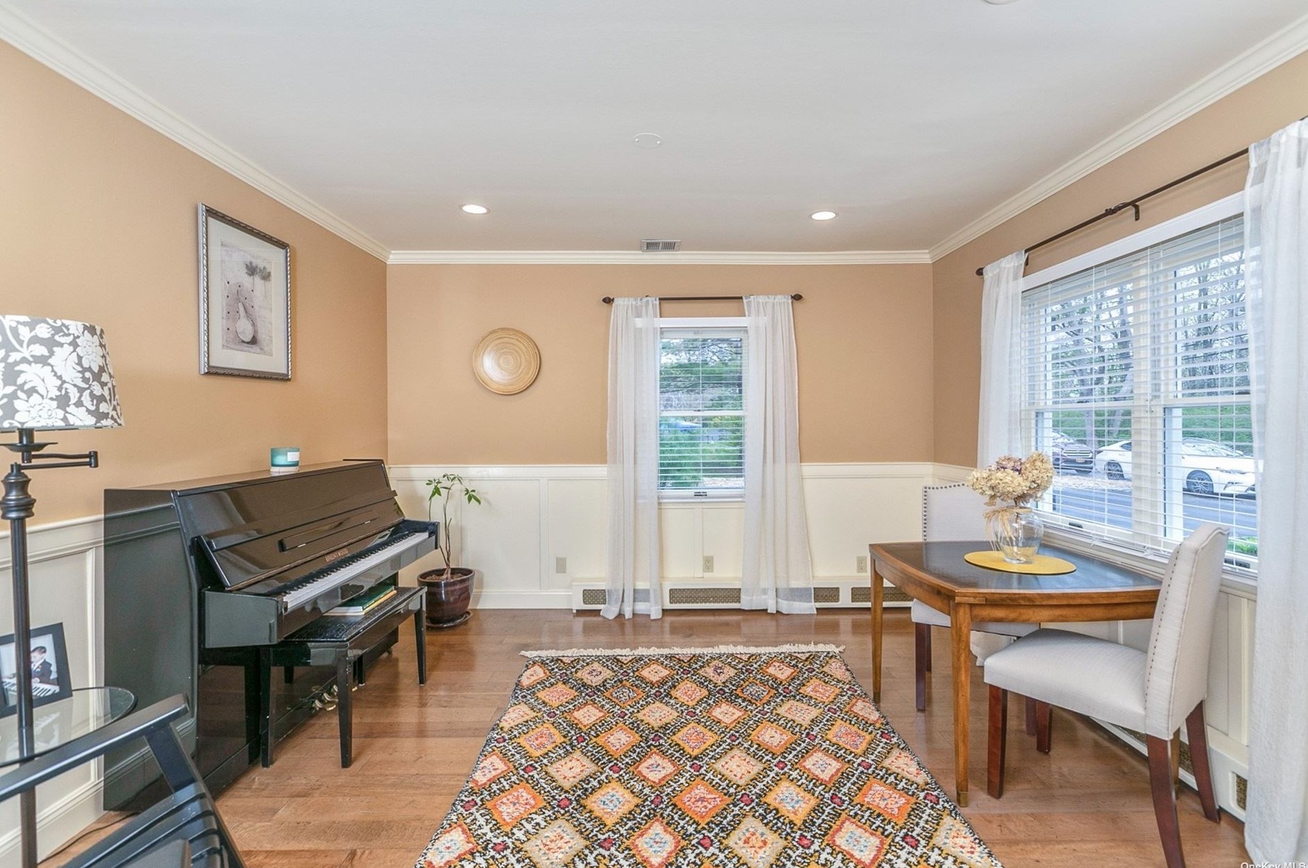 88 Ohio Ave, Gordon Heights, NY 11763-2613