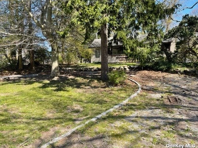 7 Huntington Rd, Scotts Beach, NY 11789