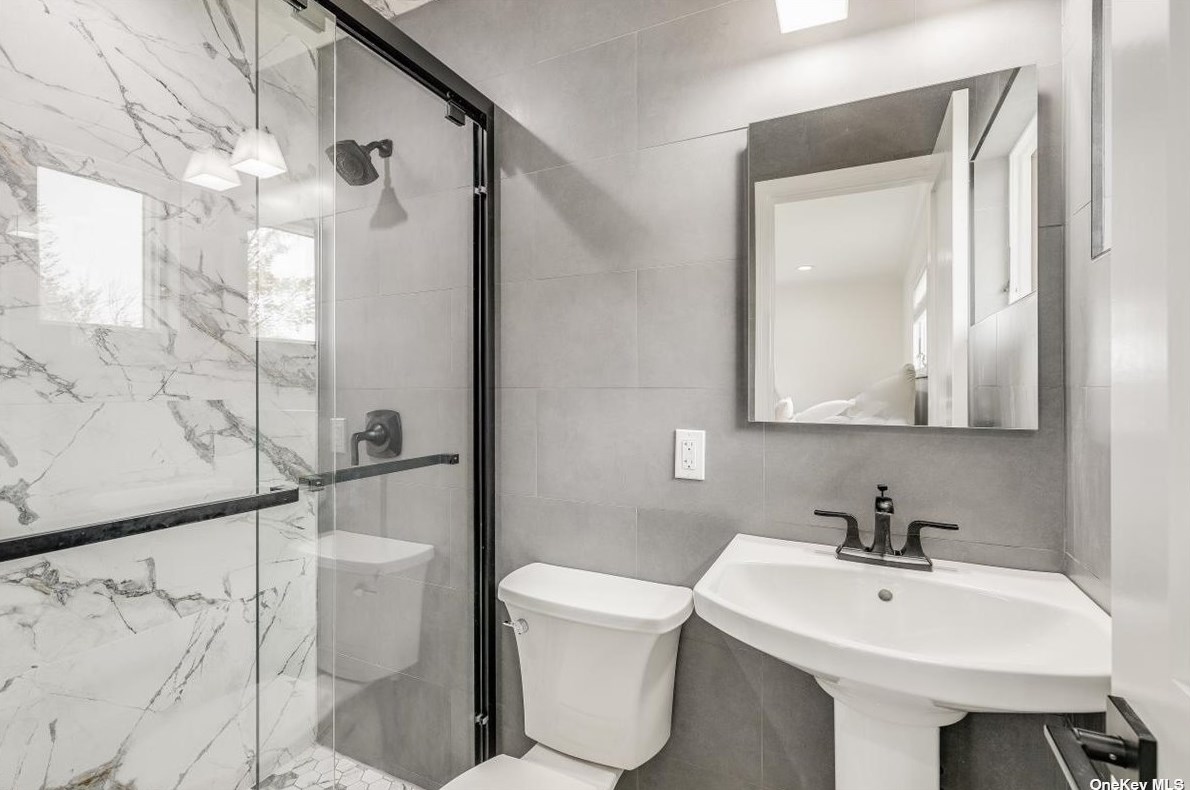 28 Clark St, Hicksville NY  11803-5114 exterior