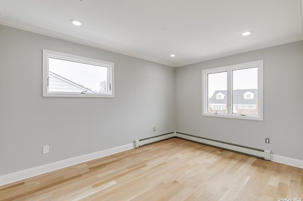 28 Clark St, Hicksville NY  11803-5114 exterior