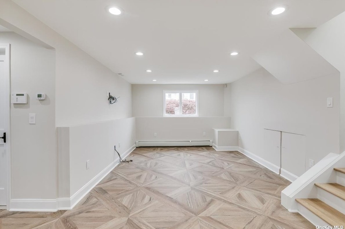 28 Clark St, Hicksville NY  11803-5114 exterior