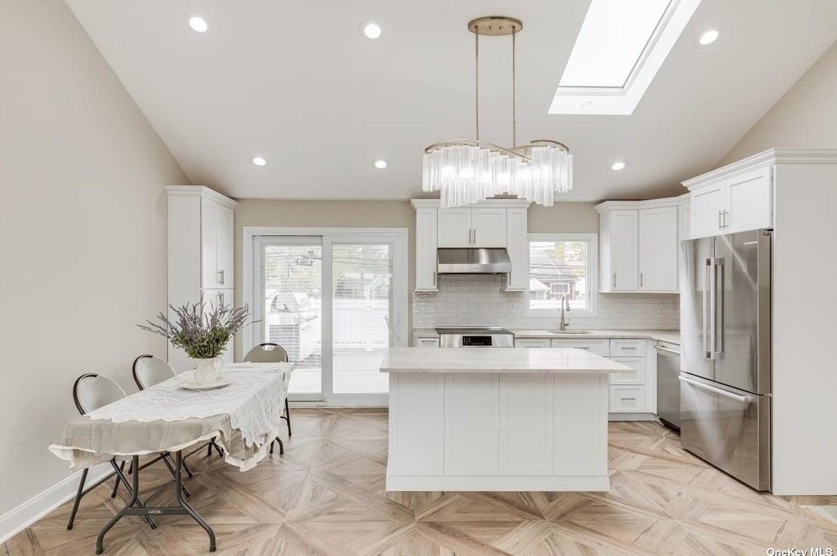 28 Clark St, Hicksville NY  11803-5114 exterior