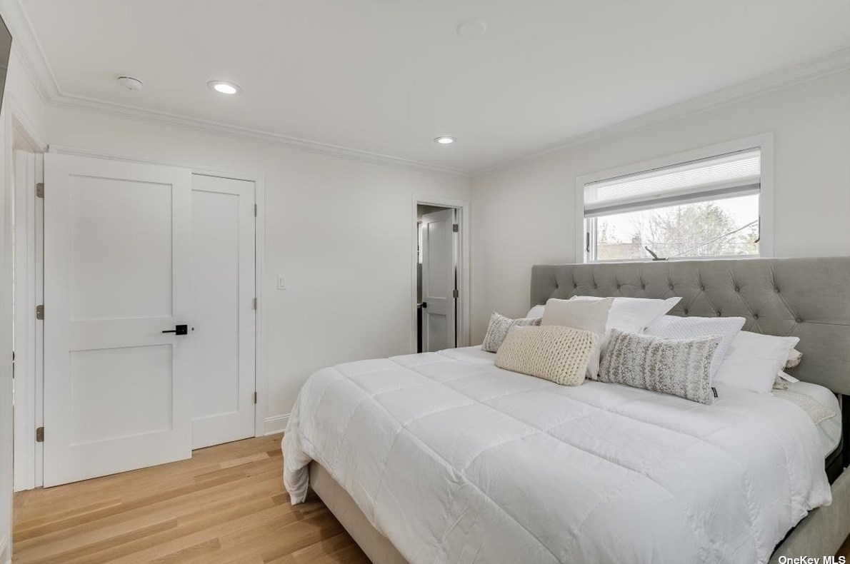 28 Clark St, Hicksville NY  11803-5114 exterior