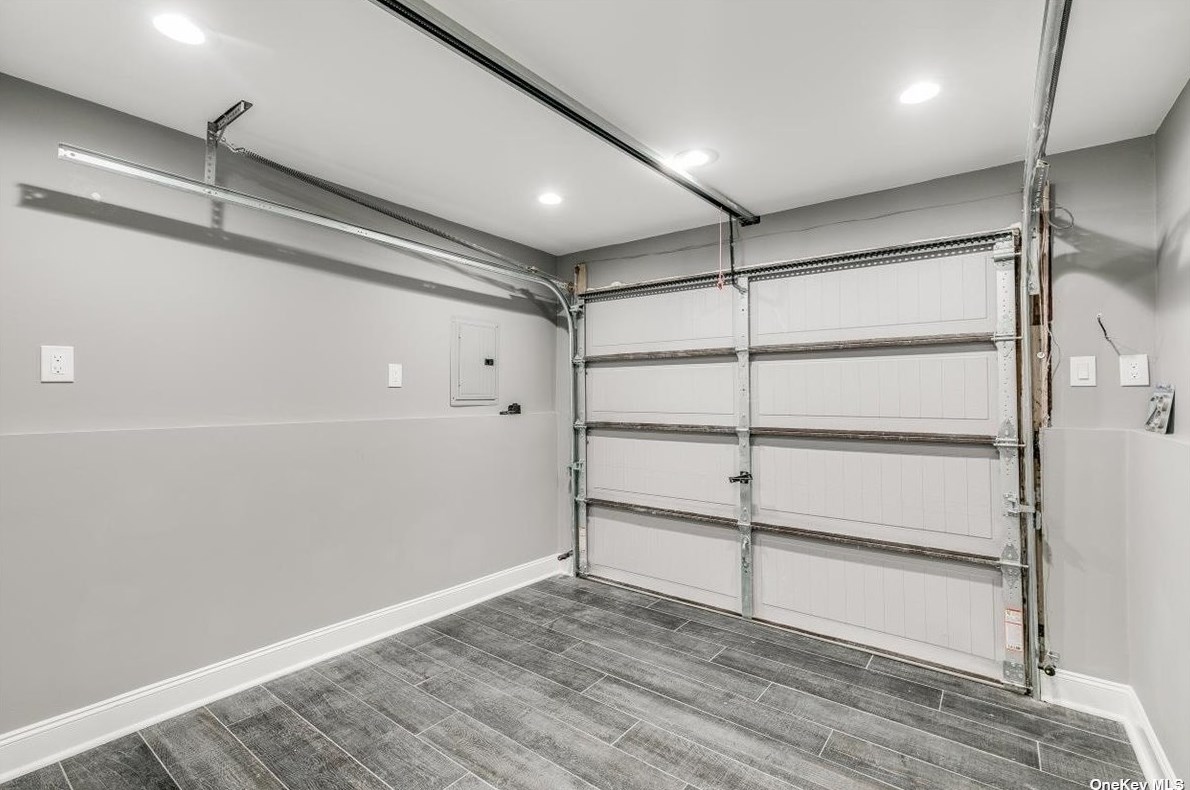 28 Clark St, Hicksville NY  11803-5114 exterior