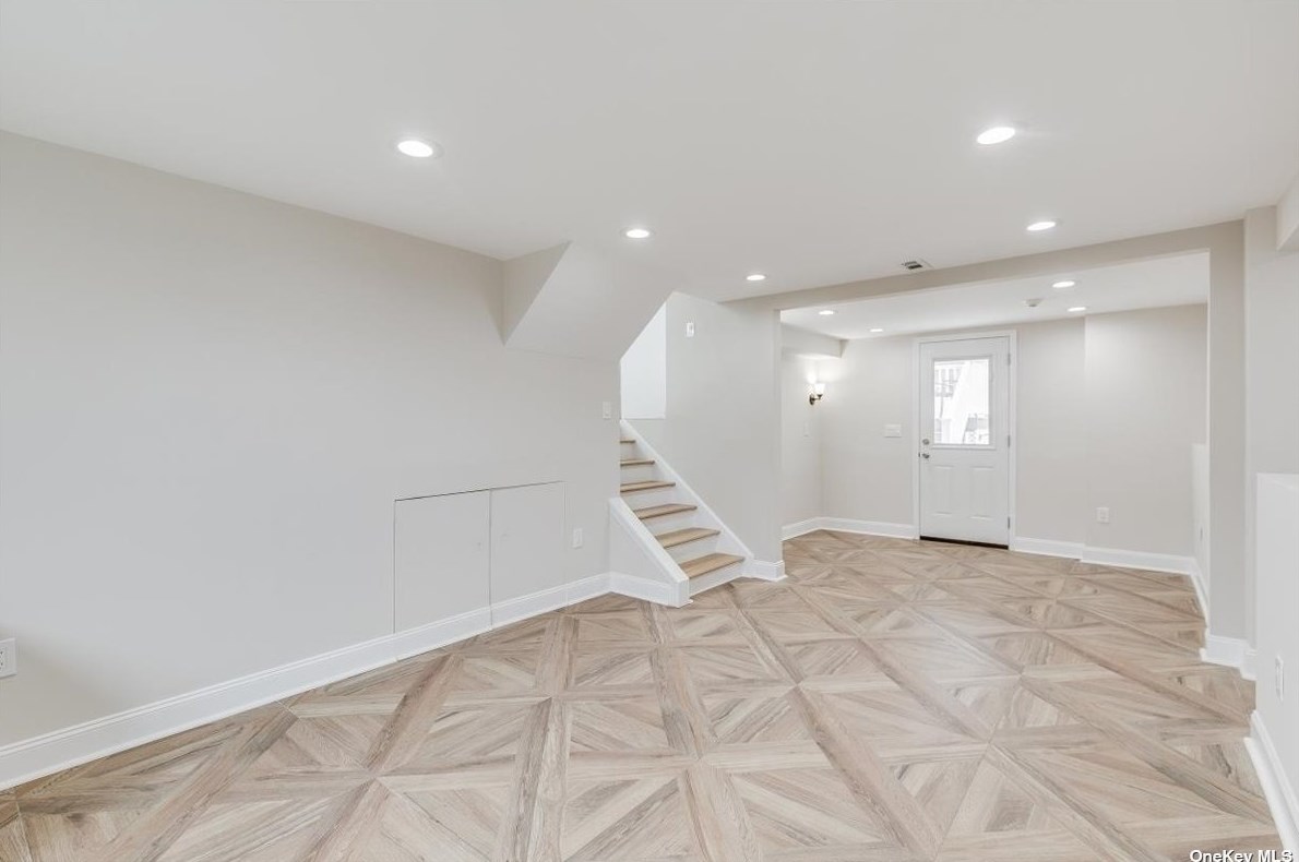 28 Clark St, Hicksville NY  11803-5114 exterior