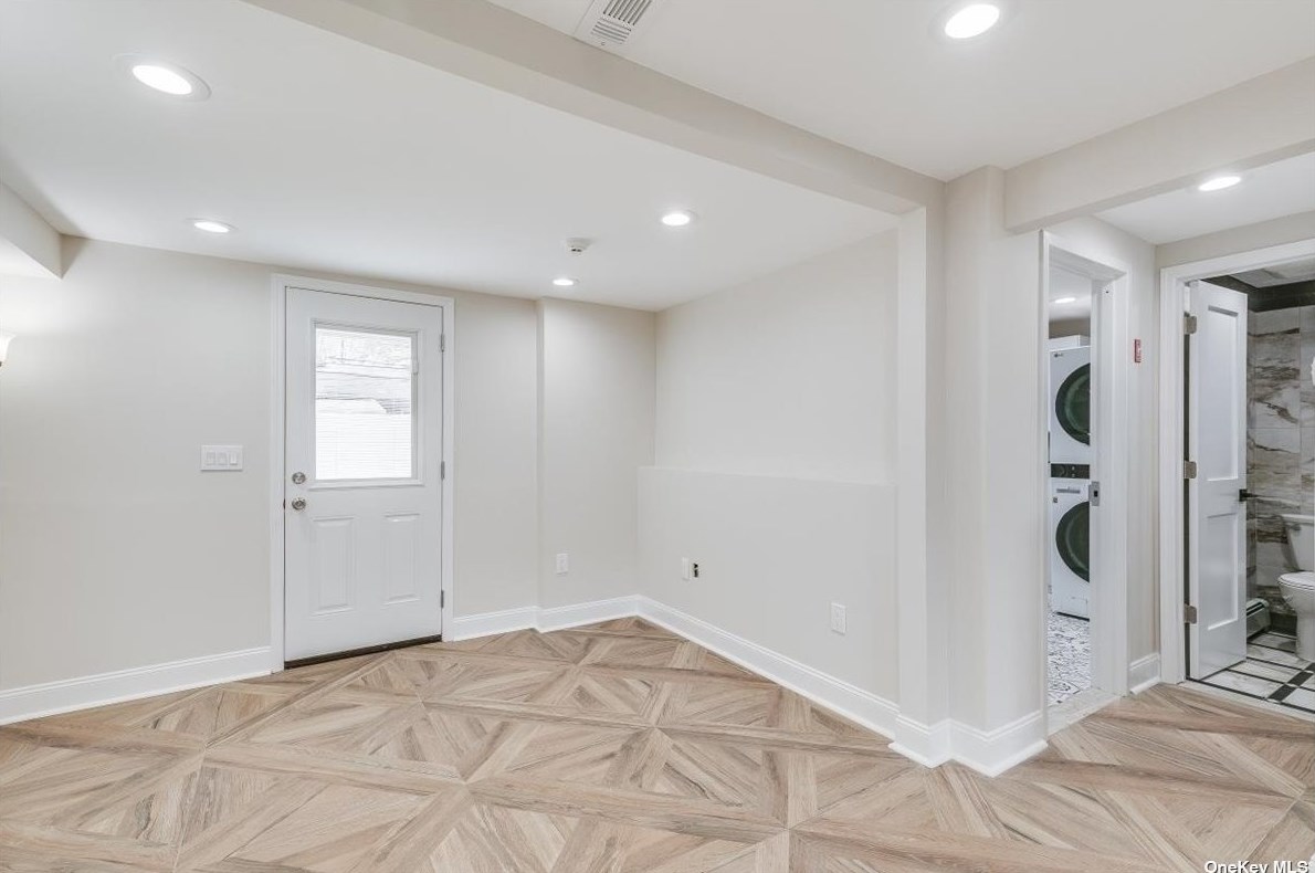 28 Clark St, Hicksville NY  11803-5114 exterior