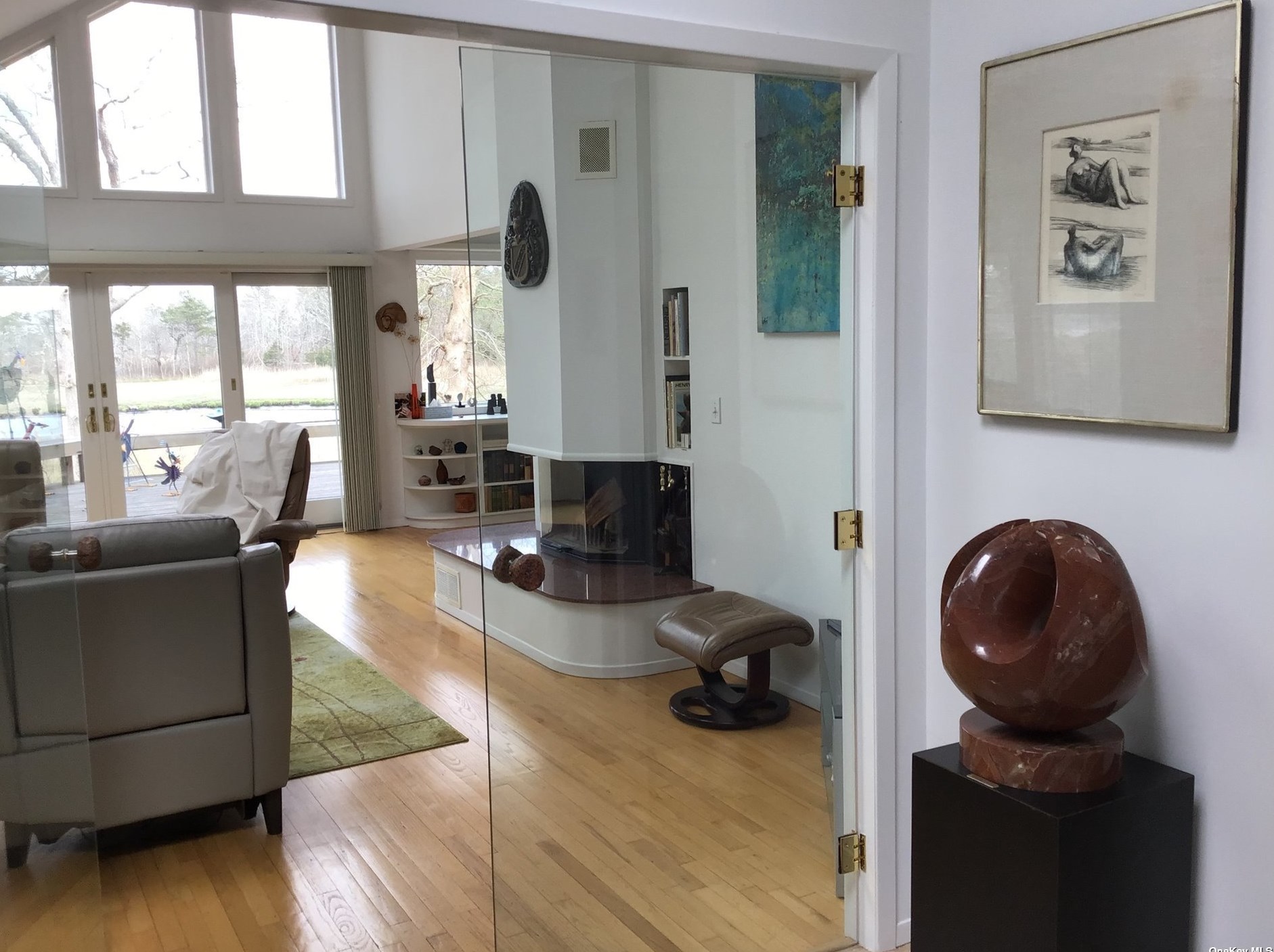 85 Fern Ave, Northampton, NY 11901-4009