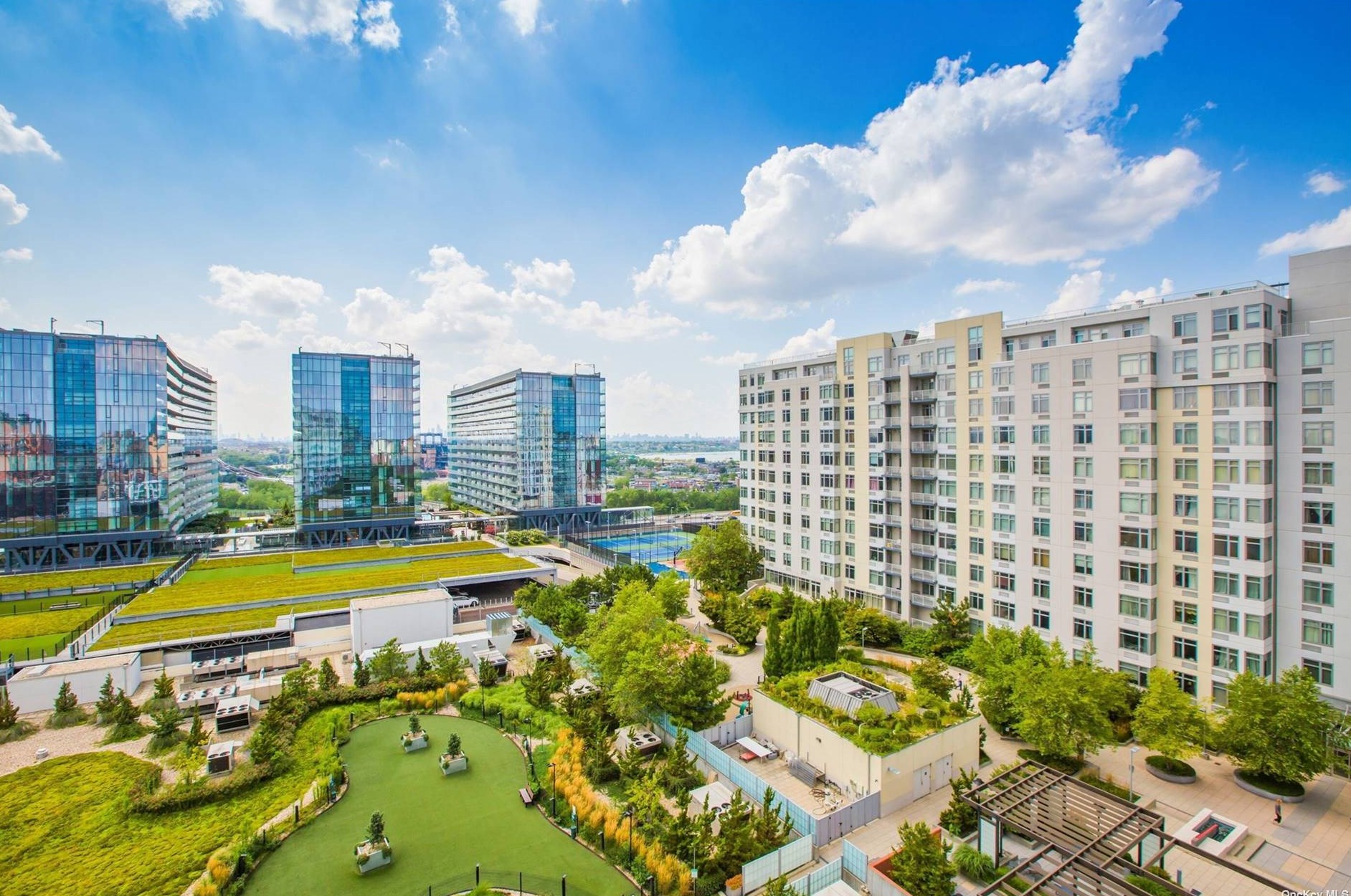 4028 College Point Blvd, Flushing, NY 11354-5100