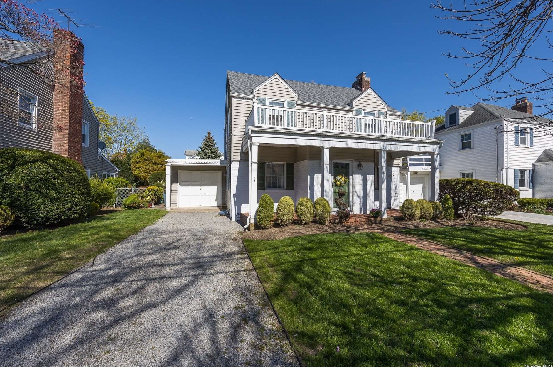 44 Perry St, Hempstead, NY 11550-5218