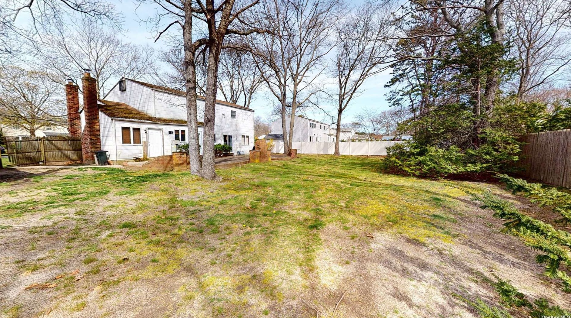 83 Woodview Ln, South Setauket, NY 11720