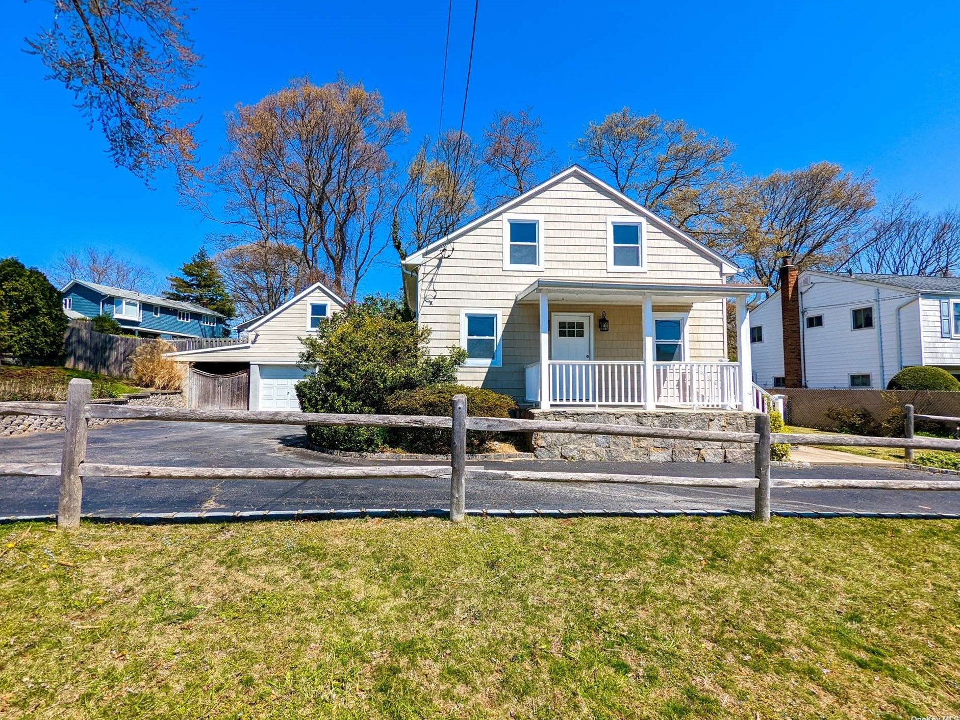 47 Bushwick St, Huntington Station, NY 11747