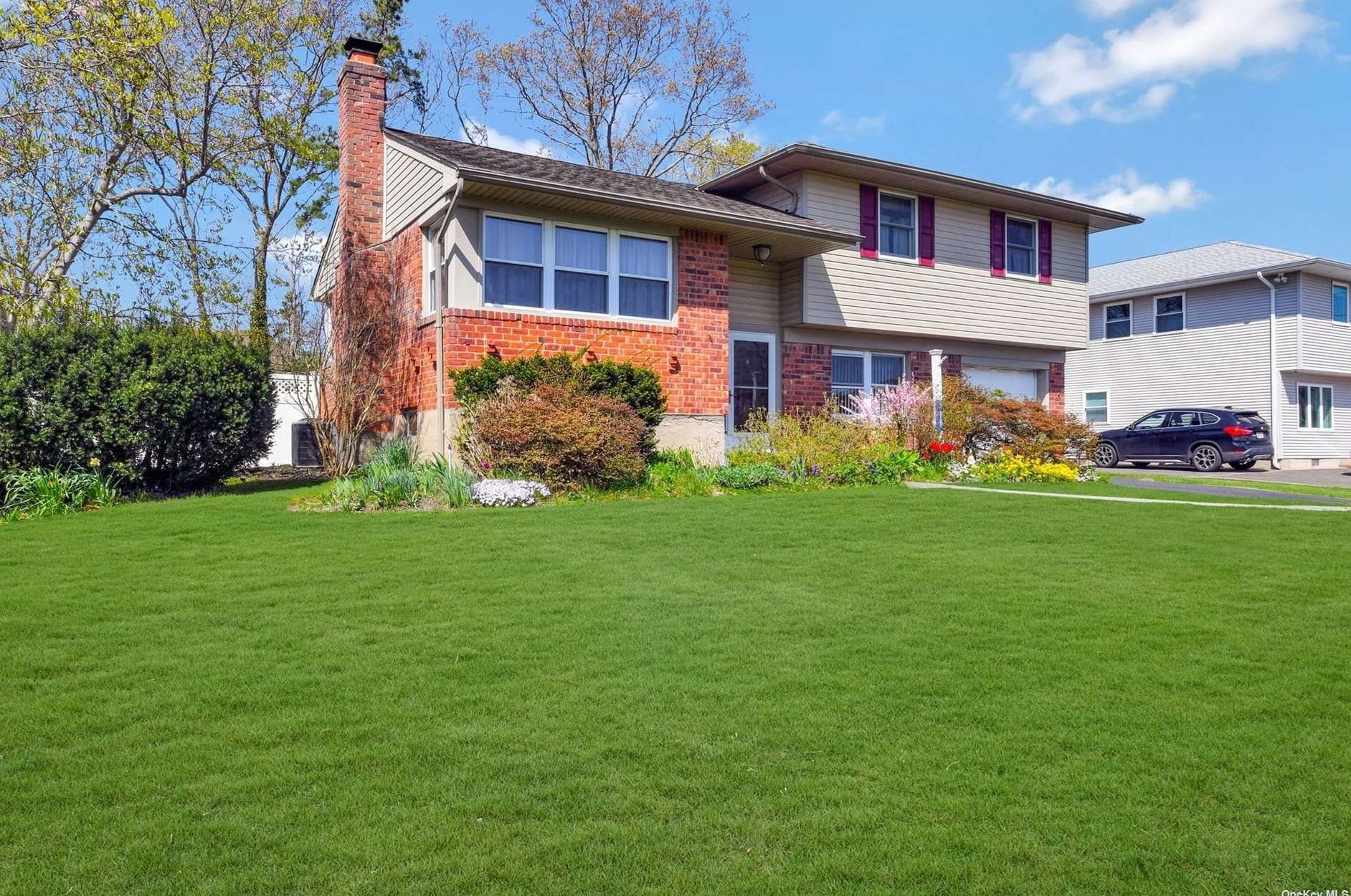 216 Sherry St, East Islip, NY 11730-3428
