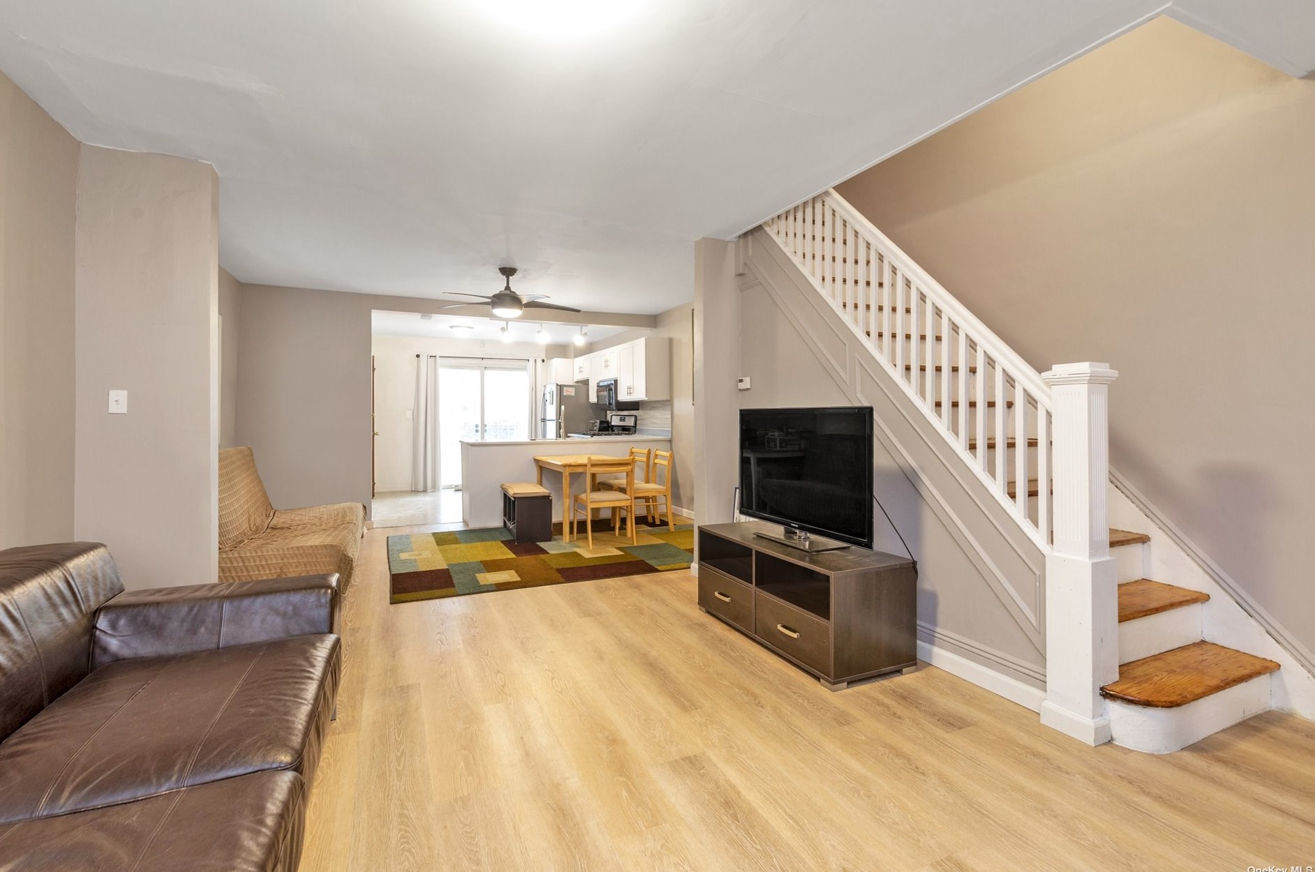 89-03 70th Ave, Flushing, NY 11375-5040