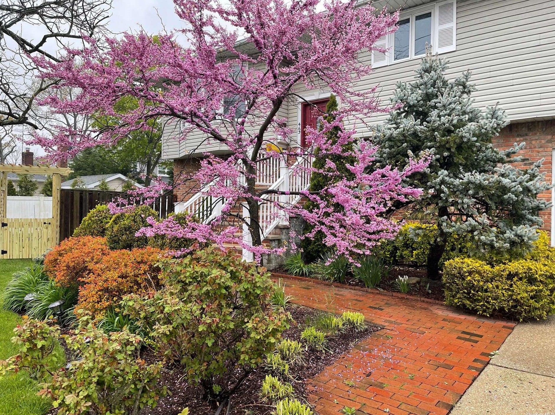 463 Foxhurst Rd, Rockville Centre, NY 11572-2644