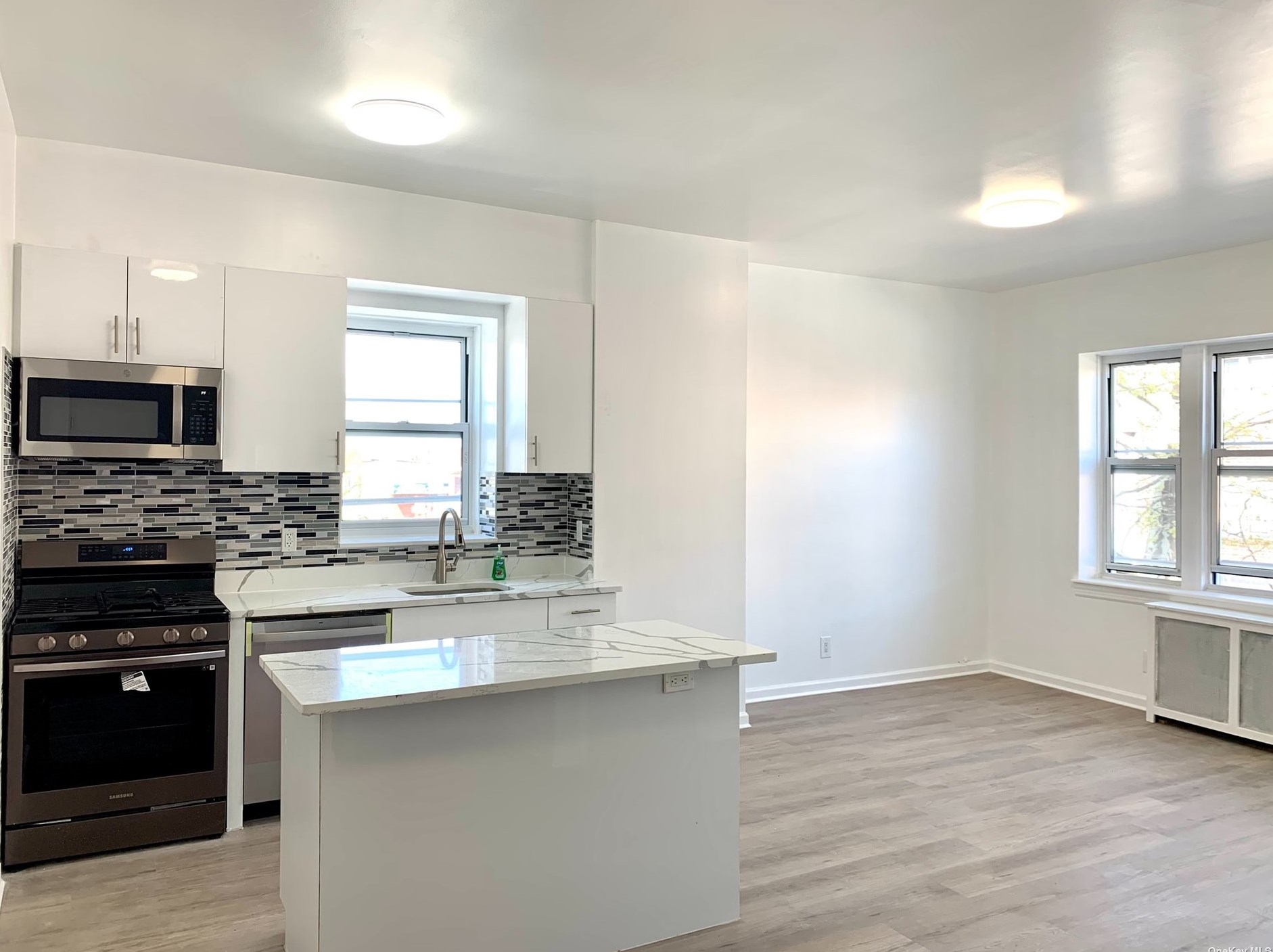 149-56 14th Ave, Flushing, NY 11357
