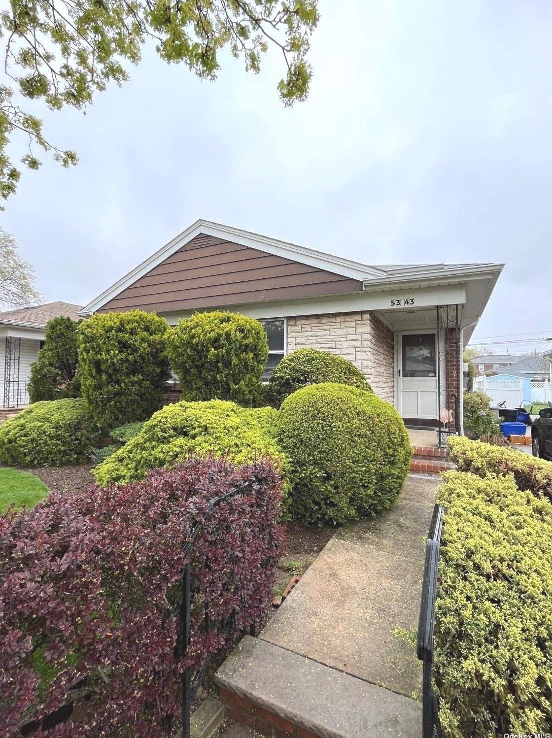 53-43 208th St, Flushing, NY 11364-1119