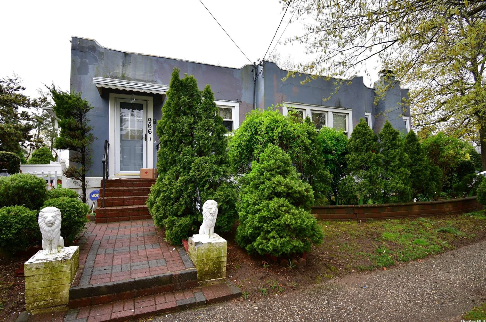 966 Schuman Pl, North Baldwin, NY 11510-2039