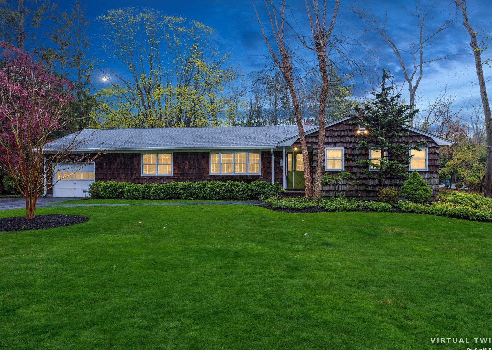 105 Durkee Ln, Canaan Lake, NY 11772-5818