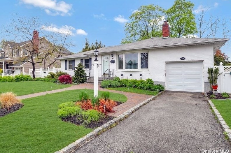 10 Albert Ave, Syosset, NY 11791-3903
