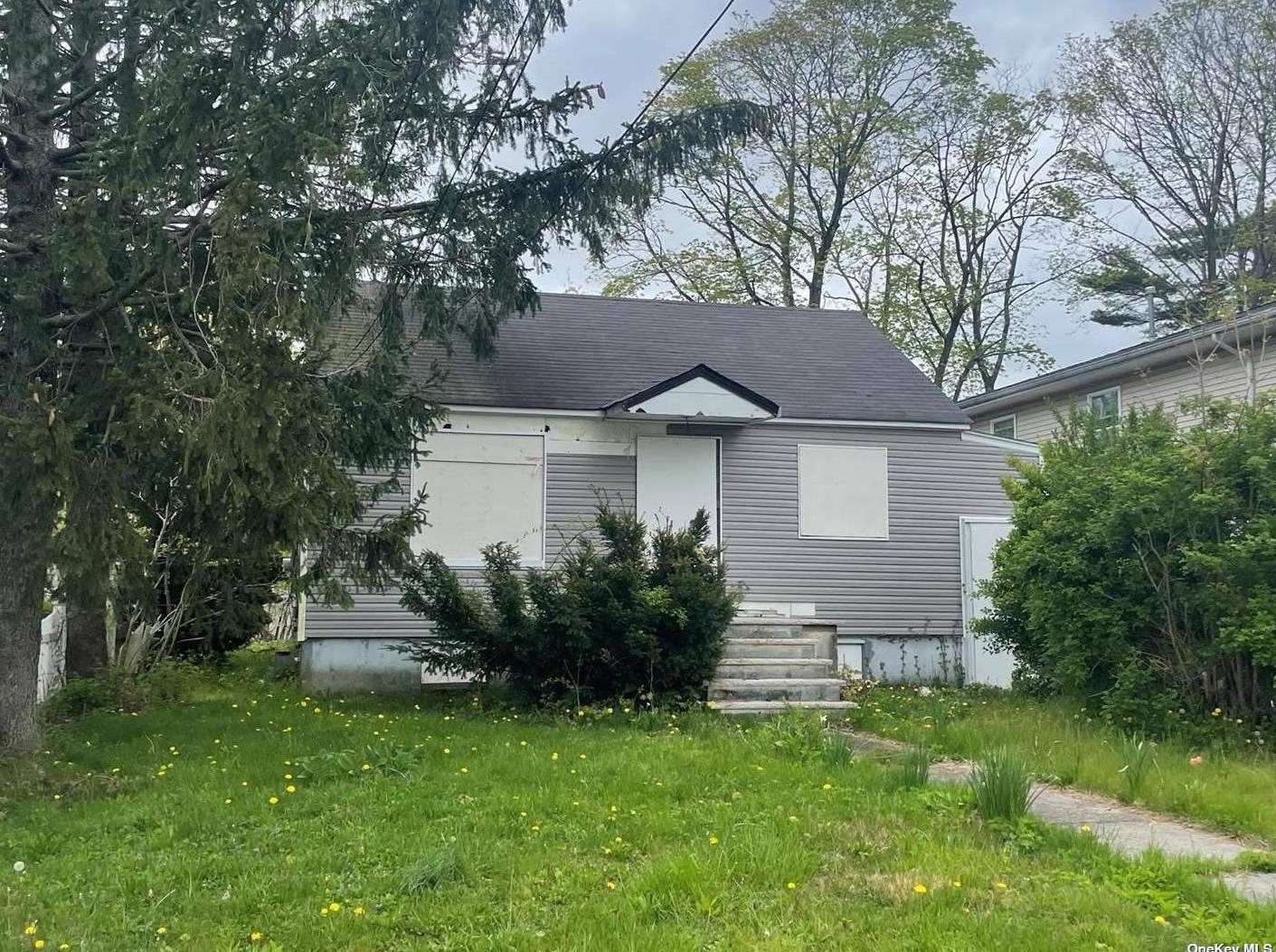 514 Mt Pl, Babylon, NY 11704